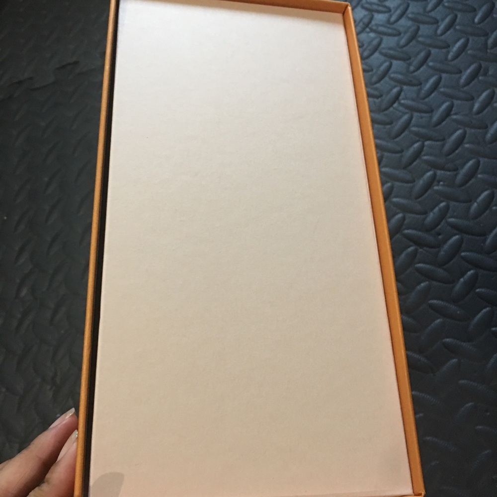 Authenticate LV box - Picture 2 of 4